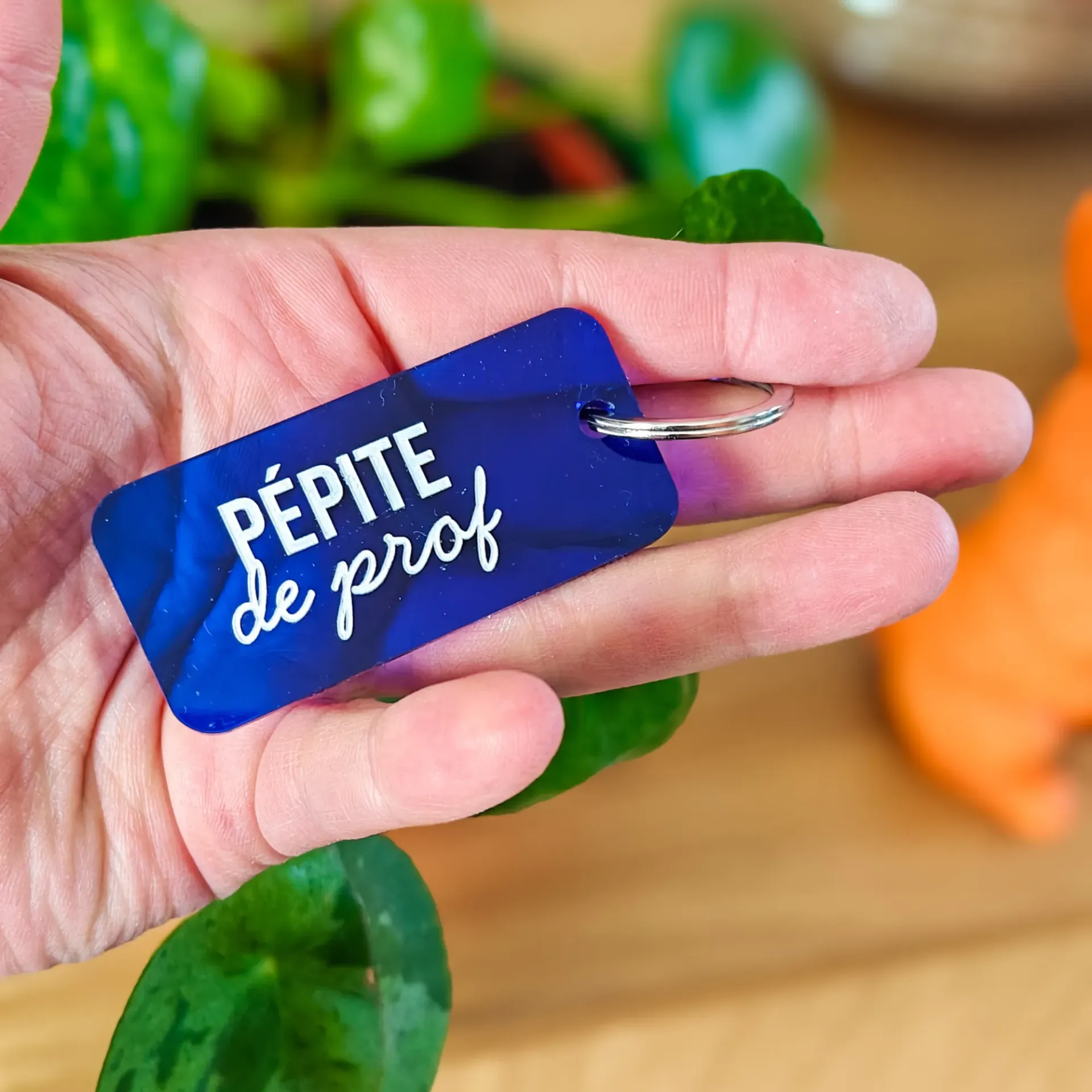 Porte-clé bleu translucide